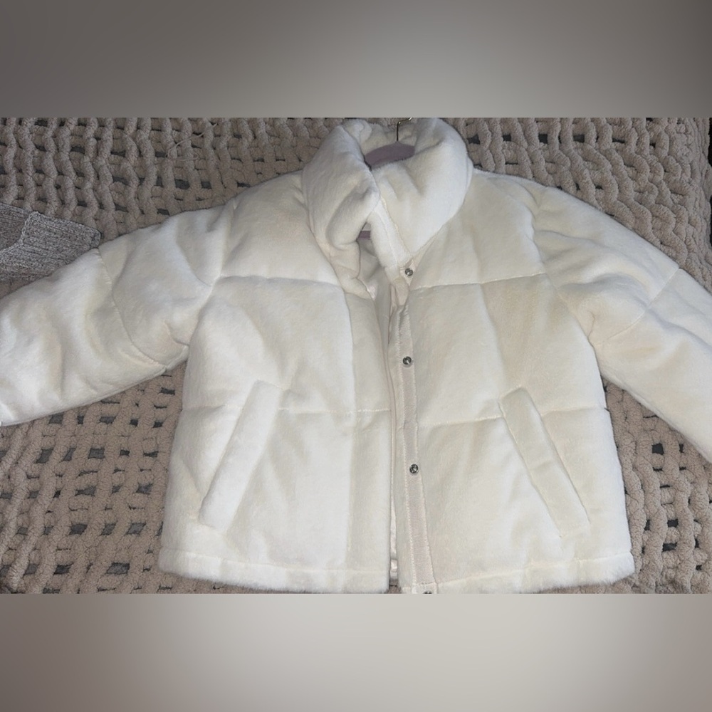 A&F Faux Fur mini Puffer - Picture 2 of 7